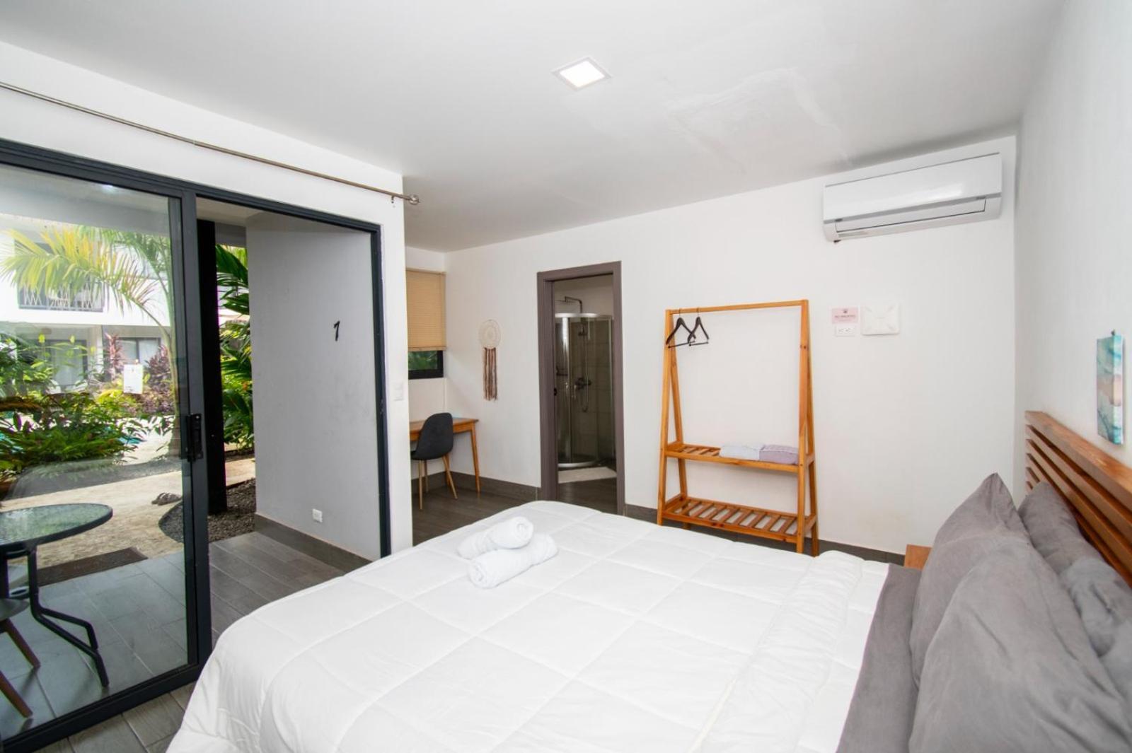 Yuli Hotel *