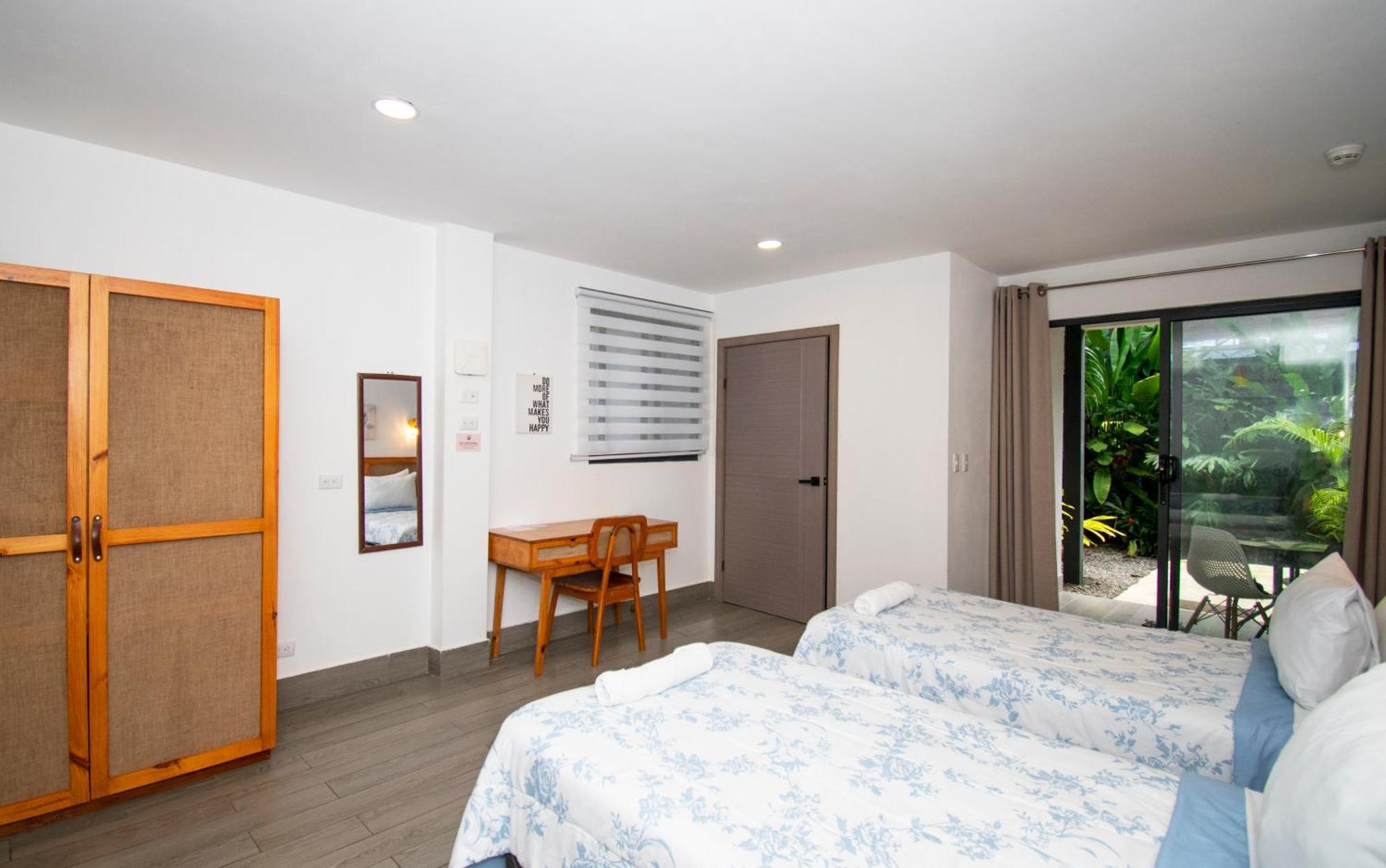 Yuli Hotel *